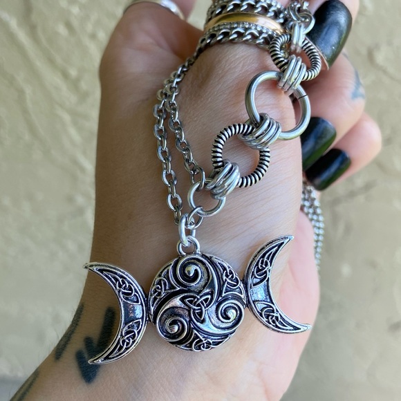 Handmade maille choker & celtic knot tripple moon goddess design charm necklace - Picture 6 of 10